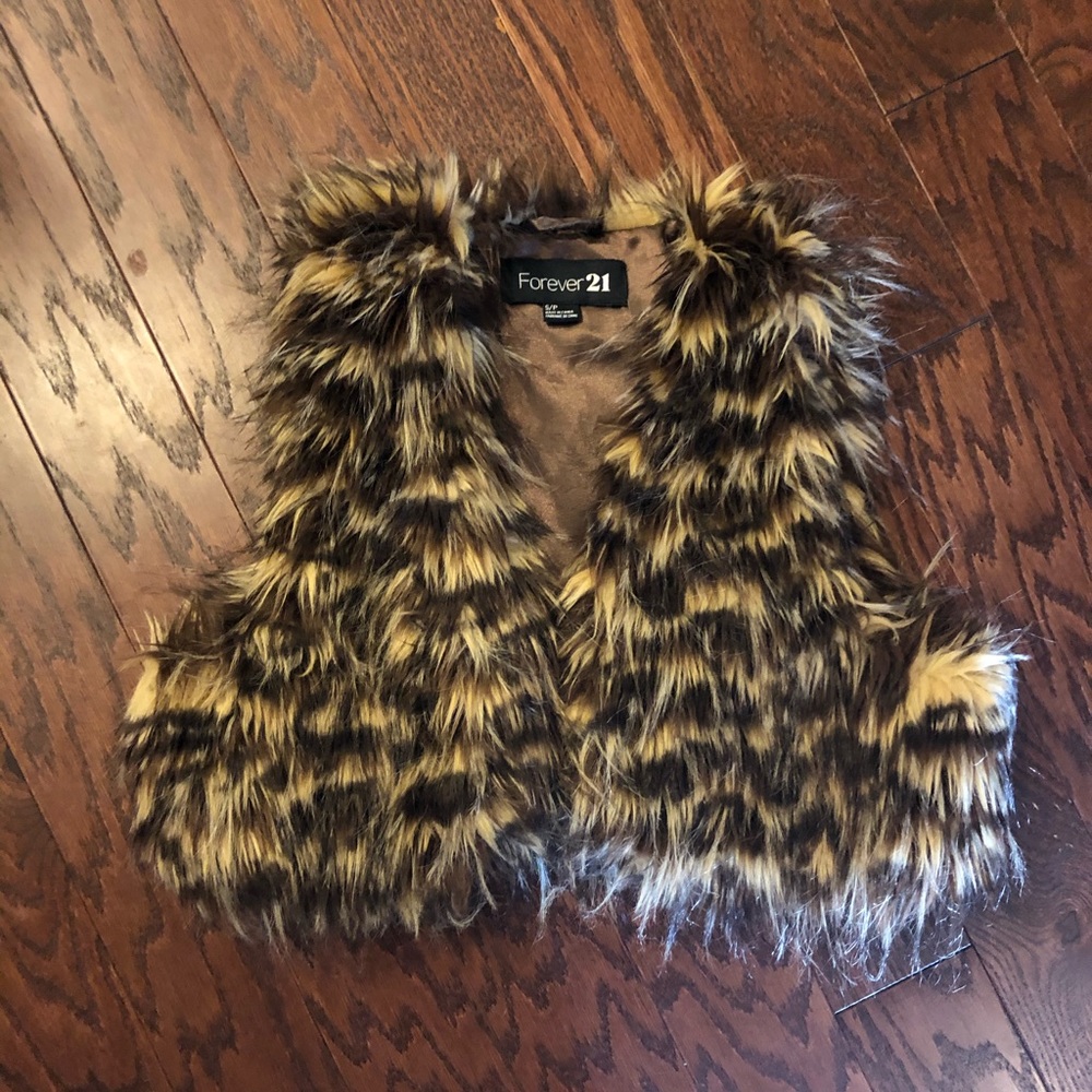 Forever 21 Cheetah Print Faux Fur Crop Top Vest
